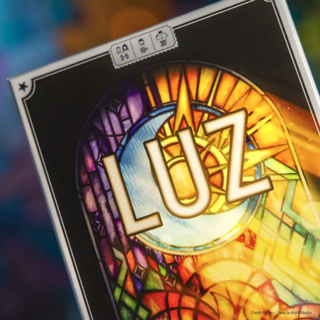 4 Luz : Un jeu de plis de déduction et de stratégie captivant ✨