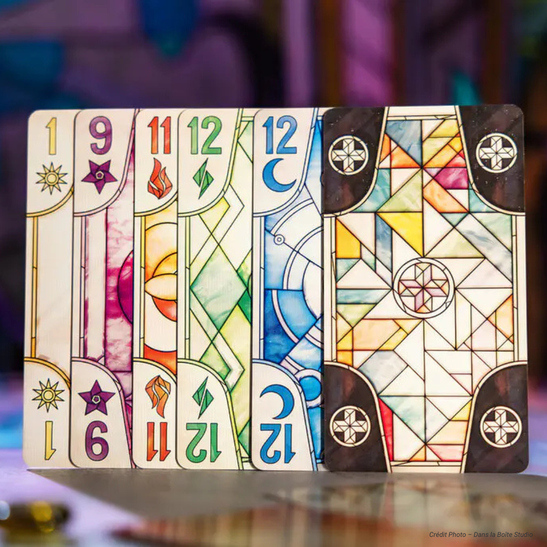 6 Luz : Un jeu de plis de déduction et de stratégie captivant ✨