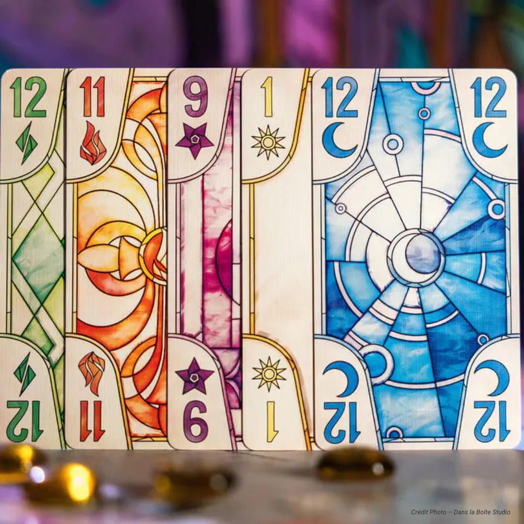 8 Luz : Un jeu de plis de déduction et de stratégie captivant ✨
